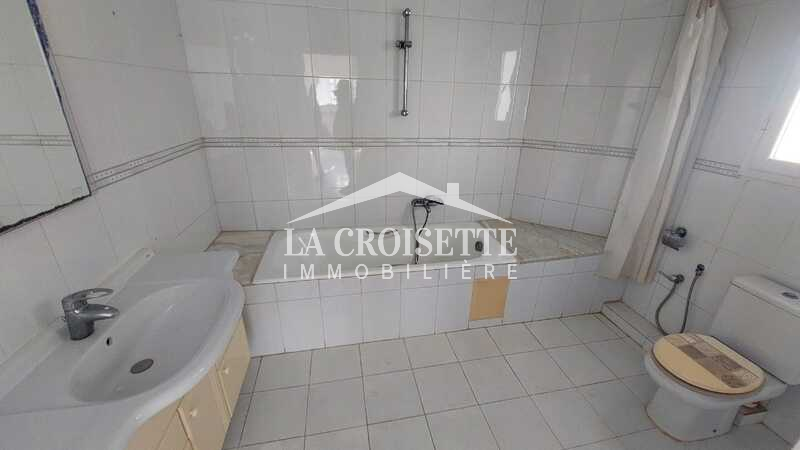 Villa S+4 avec piscine à La Marsa